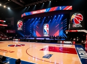 篮球盛事激情开战，百老汇舞台上演