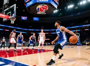 防守稳固攻势猛烈，告捷底特律