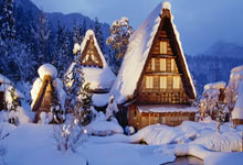 身手矫健的足球勇士们在赛场上一决高下