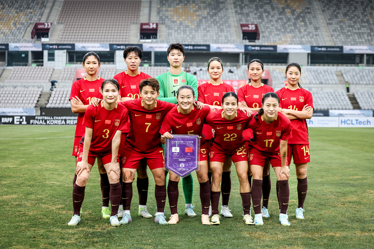 包含东亚杯-补时险失球中国女足雨战0-0日本队无缘冠军的词条