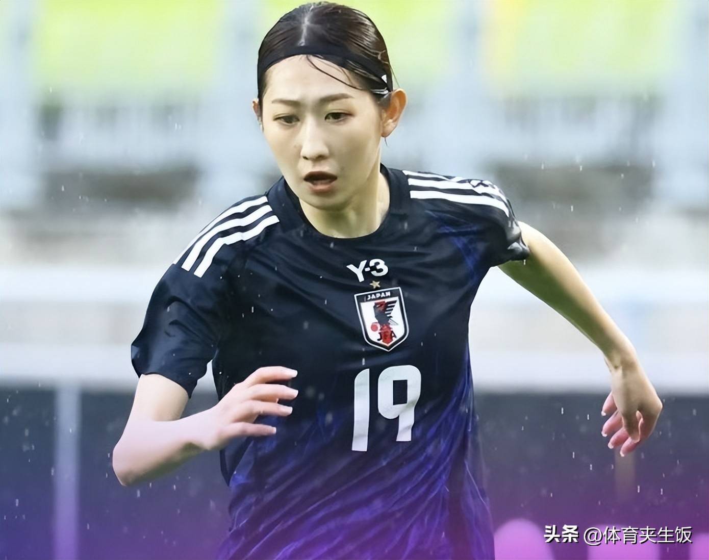 包含东亚杯-补时险失球中国女足雨战0-0日本队无缘冠军的词条