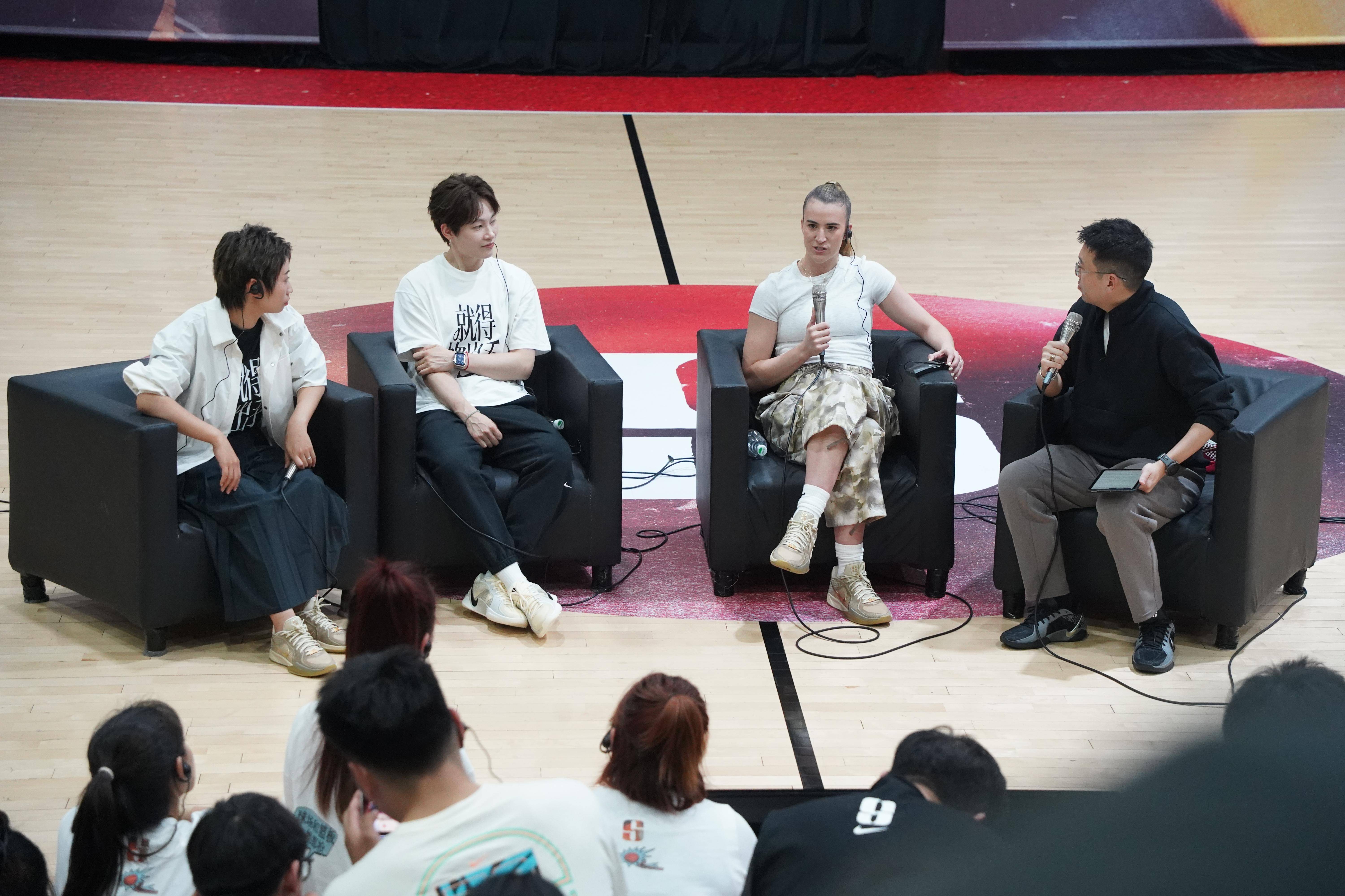 WNBA全明星分队:克拉克约内斯库同队主教练被交易的简单介绍